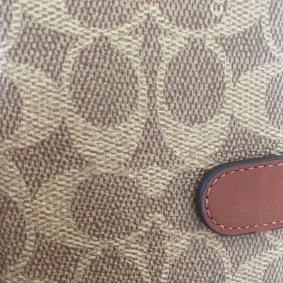 Coach Logo Phone Case For I Phone 15 - Picture 7 of 7